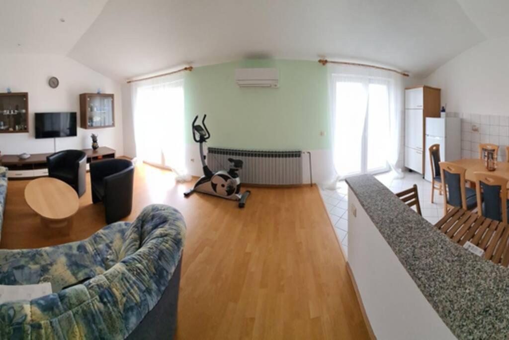 Mitros Apartment Malinska Exterior photo